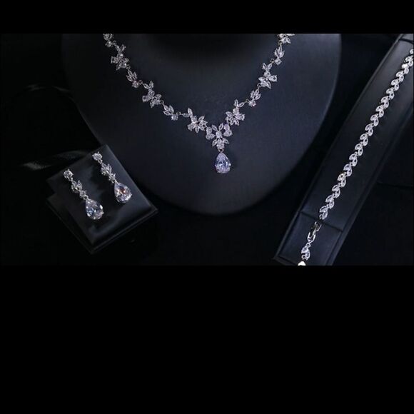 Bridal Set Stunning CZ Necklace, Bracelet,Earrings - Picture 5 of 13